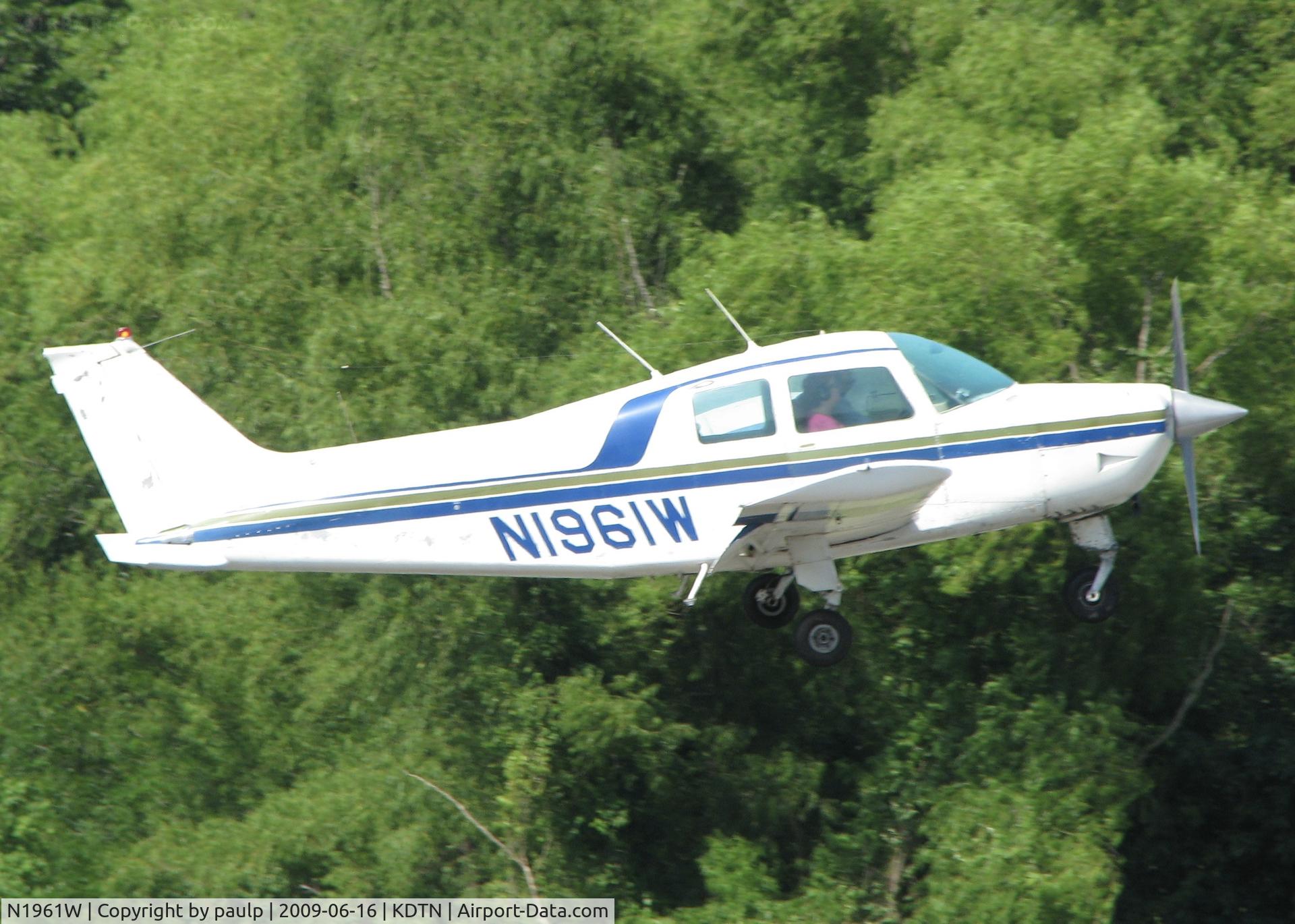 N1961W, 1973 Beech B19 Sport 150 C/N MB-624, At Downtown Shreveport.