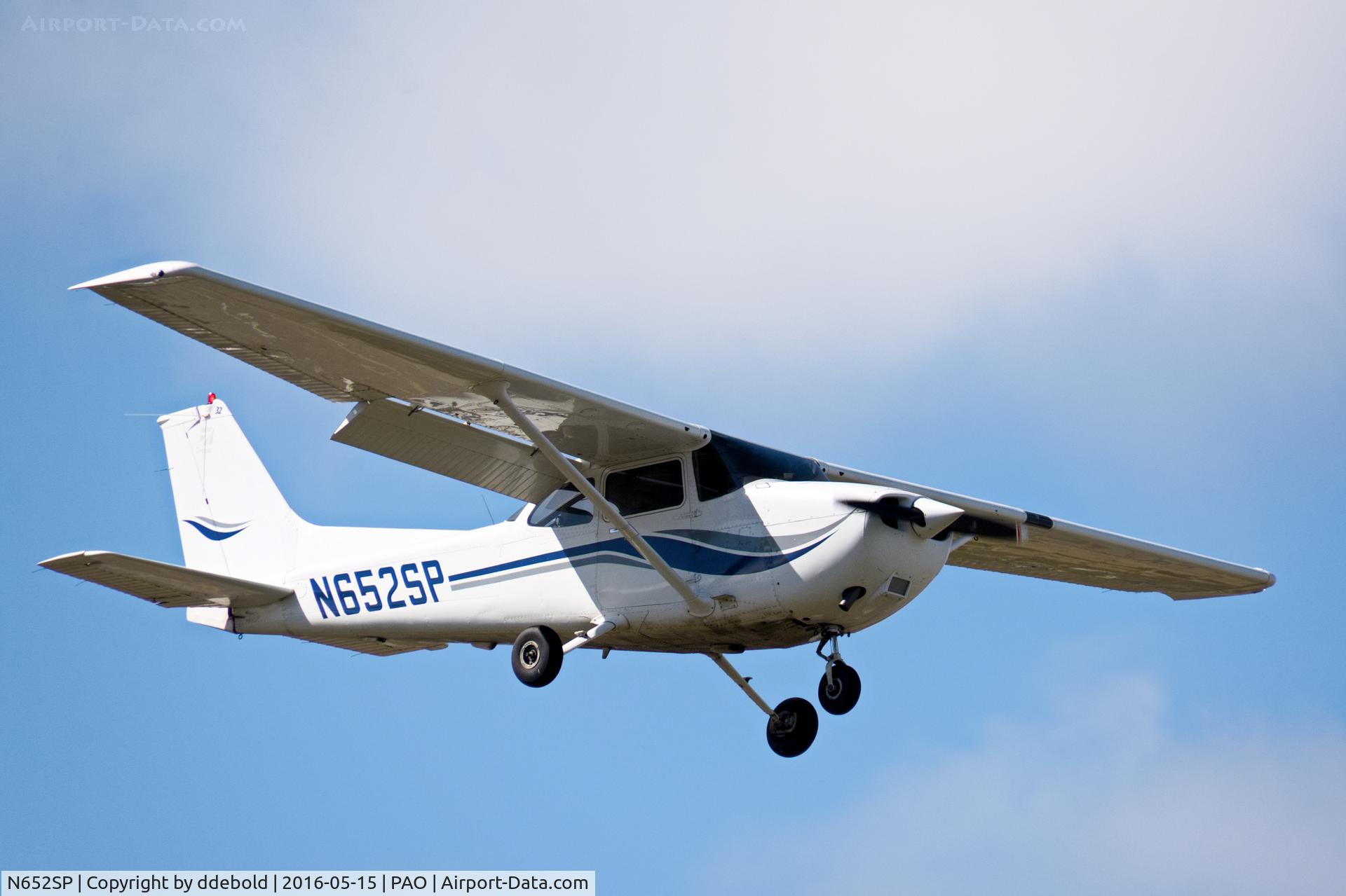N652SP, 1998 Cessna 172S C/N 172S8058, N652SP Approaching Palo Alto Airport