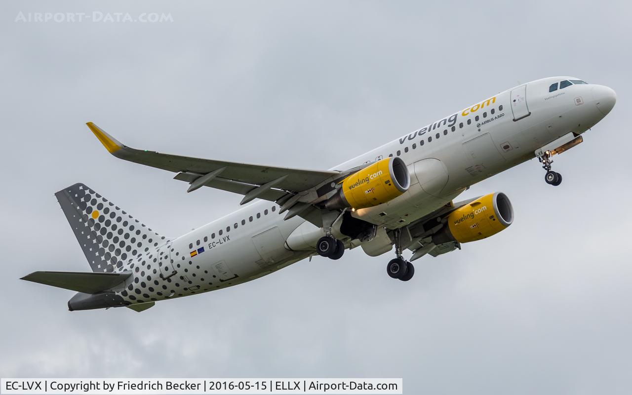 EC-LVX, 2013 Airbus A320-214 C/N 5673, departure via RW24