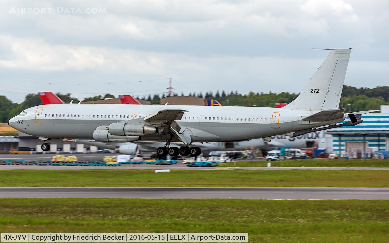 4X-JYV, 1975 Boeing 707-3L6C C/N 21096, moments prior touchdown RW24