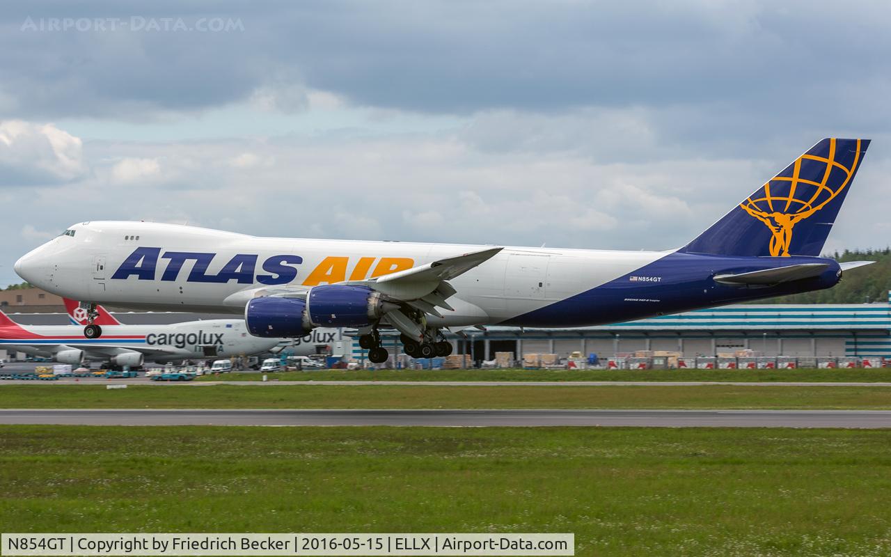 N854GT, 2013 Boeing 747-87UF C/N 37566, moments prior touchdown RW24