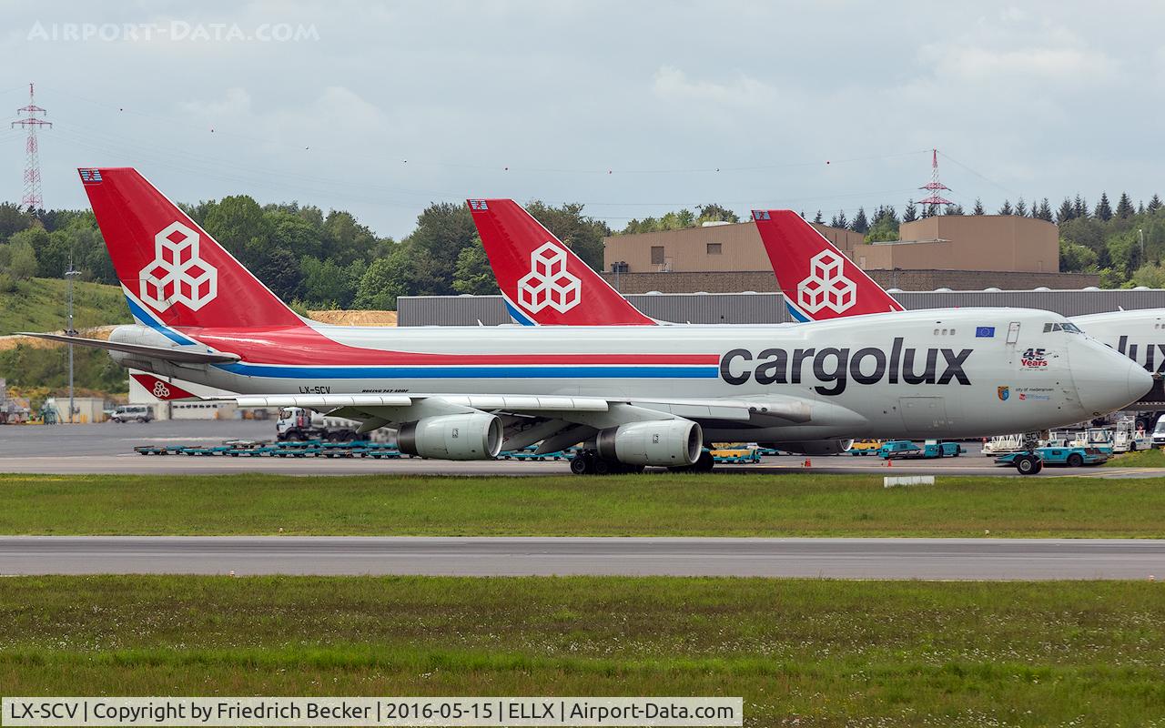 LX-SCV, 2001 Boeing 747-4R7F/SCD C/N 29733, taxying to the active