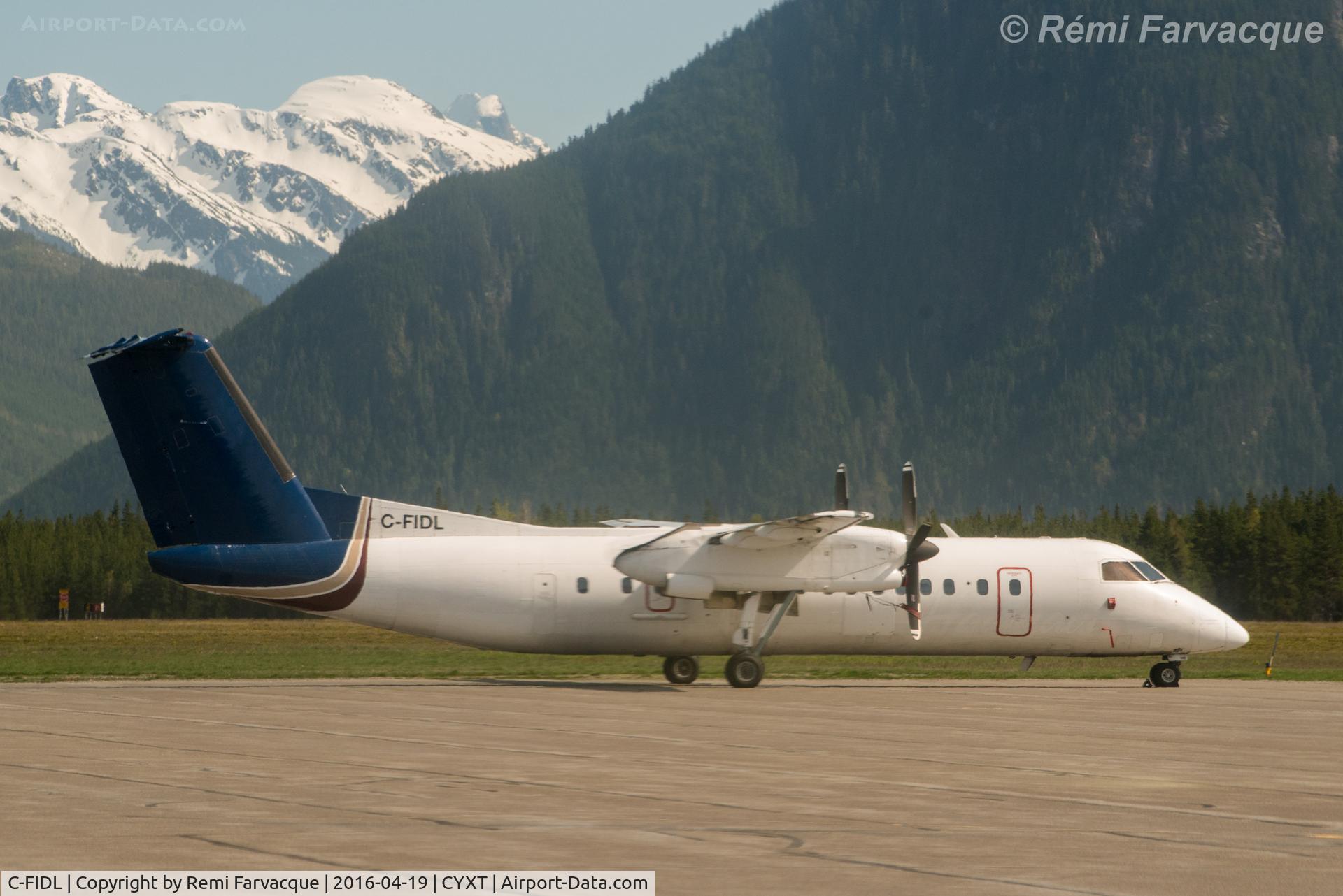 C-FIDL, 1991 De Havilland Canada DHC-8-311A Dash 8 C/N 305, Livery removed since last seen previously. Sold ?