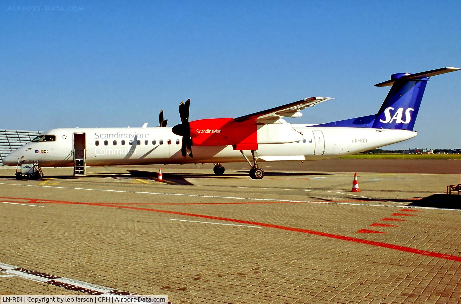 LN-RDI, 2000 De Havilland Canada DHC-8-402Q Dash 8 C/N 4024, Copenhagen 28.7.02