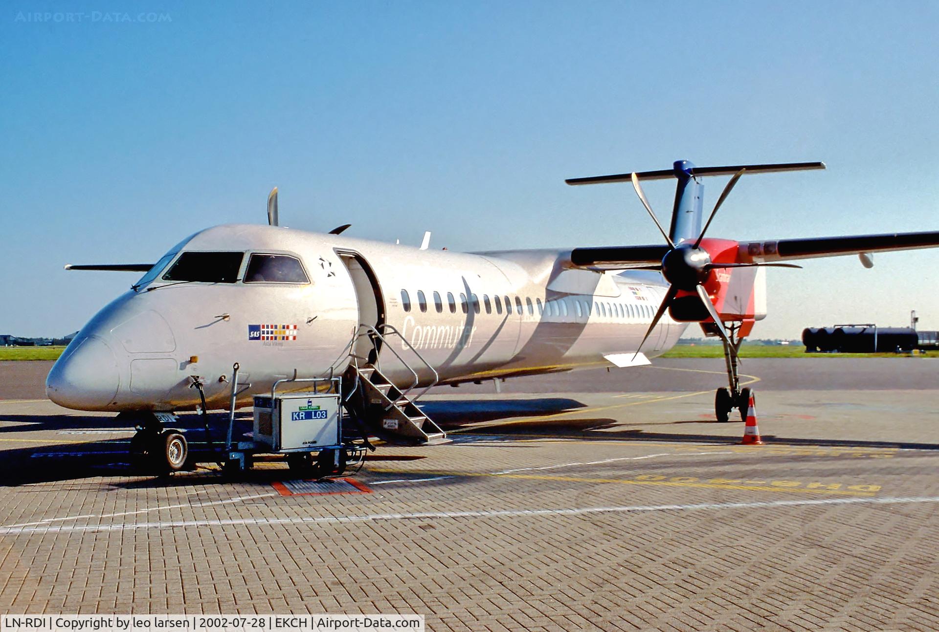LN-RDI, 2000 De Havilland Canada DHC-8-402Q Dash 8 C/N 4024, Copenhagen 28.7.02