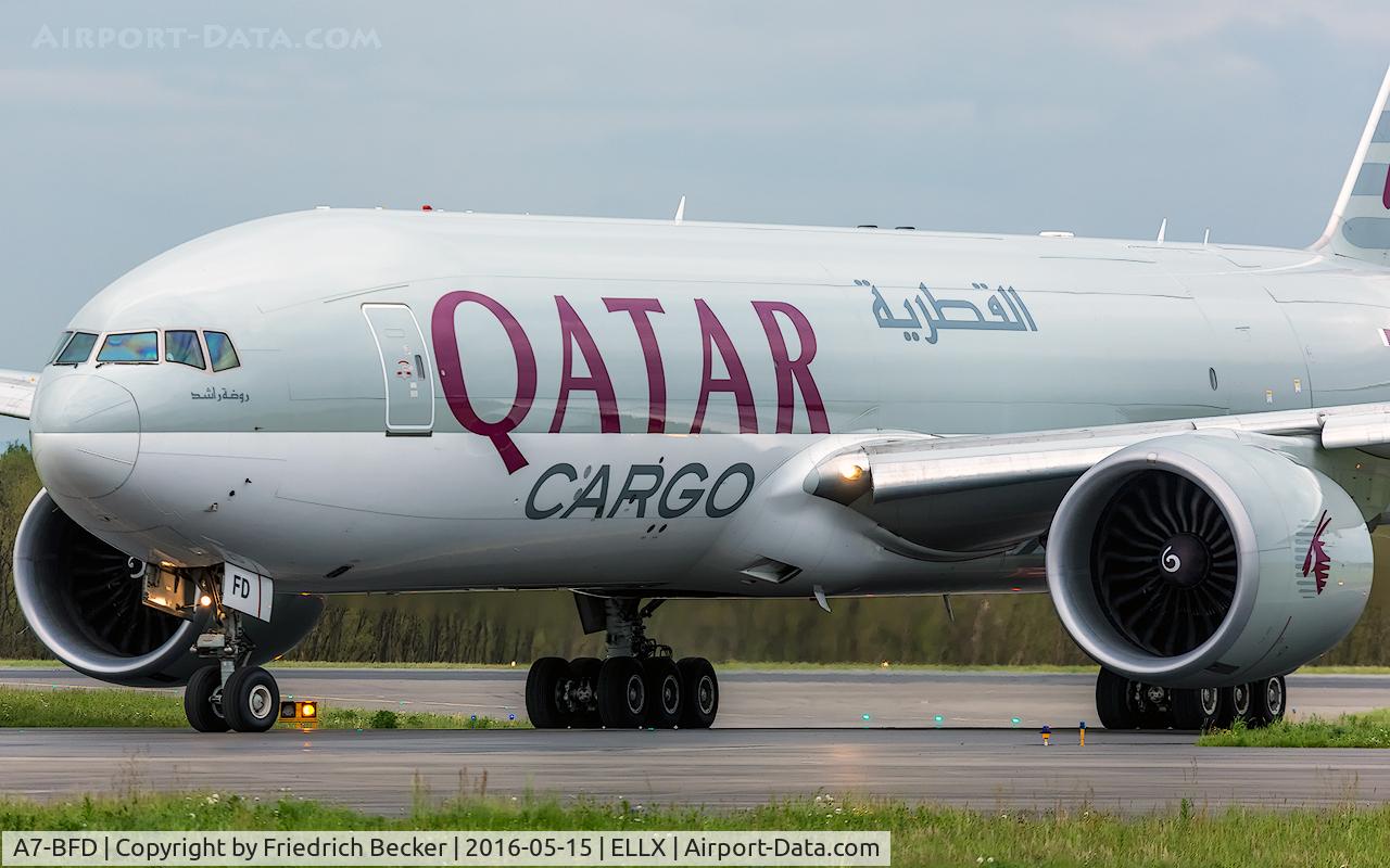 A7-BFD, 2012 Boeing 777-FDZ C/N 41427, taxying to the apron