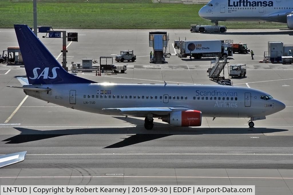 LN-TUD, 1998 Boeing 737-705 C/N 28217, Taxiing for departure