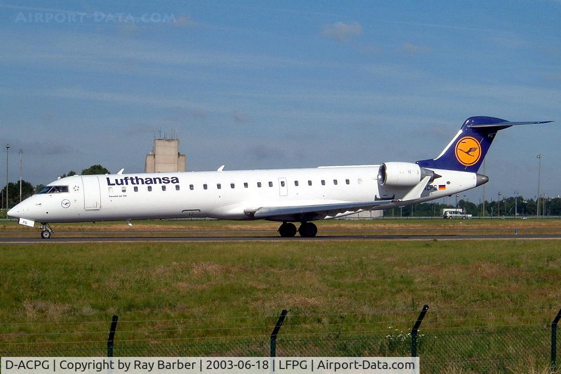 D-ACPG, 2002 Canadair CRJ-701ER (CL-600-2C10) Regional Jet C/N 10034, Canadair CRJ-700 [10034] (Lufthansa Regional/Cityline) Paris-Charles De Gaulle~F 18/06/2003