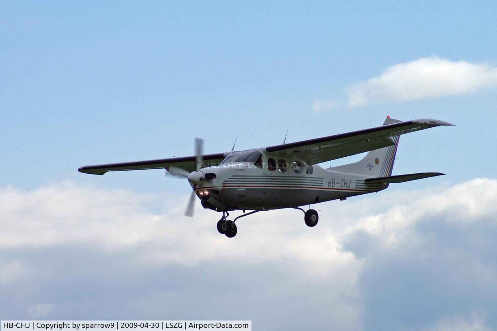 HB-CHJ, 1980 Cessna P210N Pressurised Centurion C/N P21000522, Landing rwy 07 Grenchen. HB-registered from 1996-04-23 until 2019-07-16