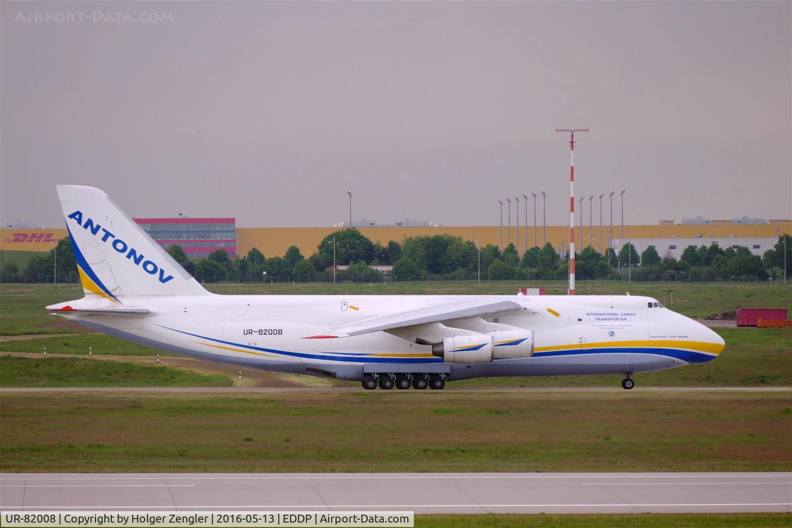 UR-82008, 1986 Antonov An-124-100M Ruslan C/N 19530501006, Big baby on taxi to apron 3....