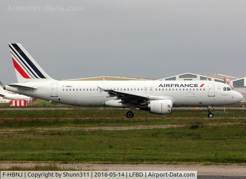F-HBNJ, 2011 Airbus A320-214 C/N 4908, Taxiing holding point rwy 23 for departure...