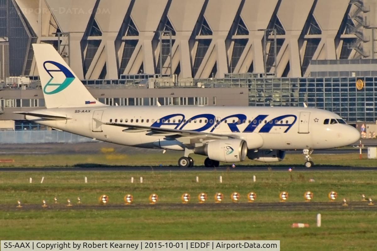 S5-AAX, 1999 Airbus A319-111 C/N 1000, Taxiing in after arrival