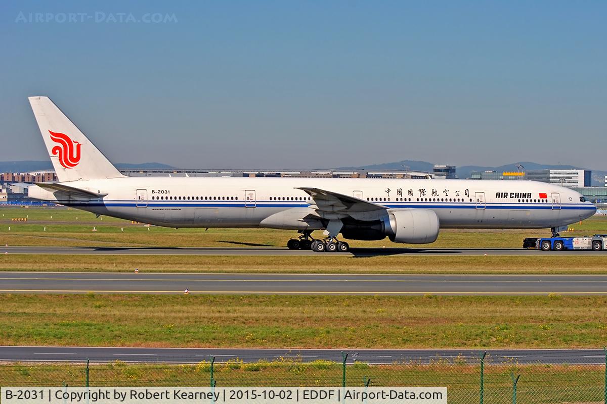 B-2031, 2012 Boeing 777-39L/ER C/N 38670, On tow around to stand