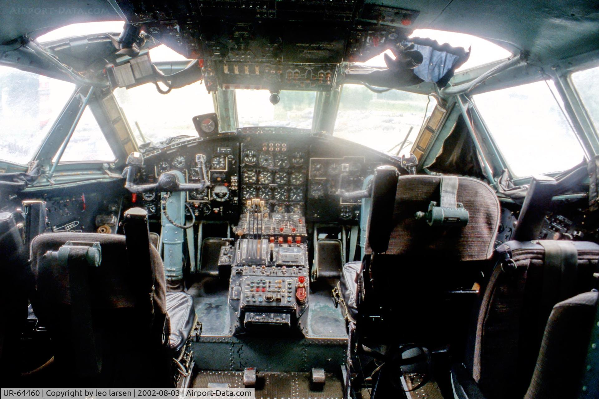 UR-64460, 1966 Antonov An-22 C/N 6340103, Speyer Museum 3.8.02 Cockpit  in An-22