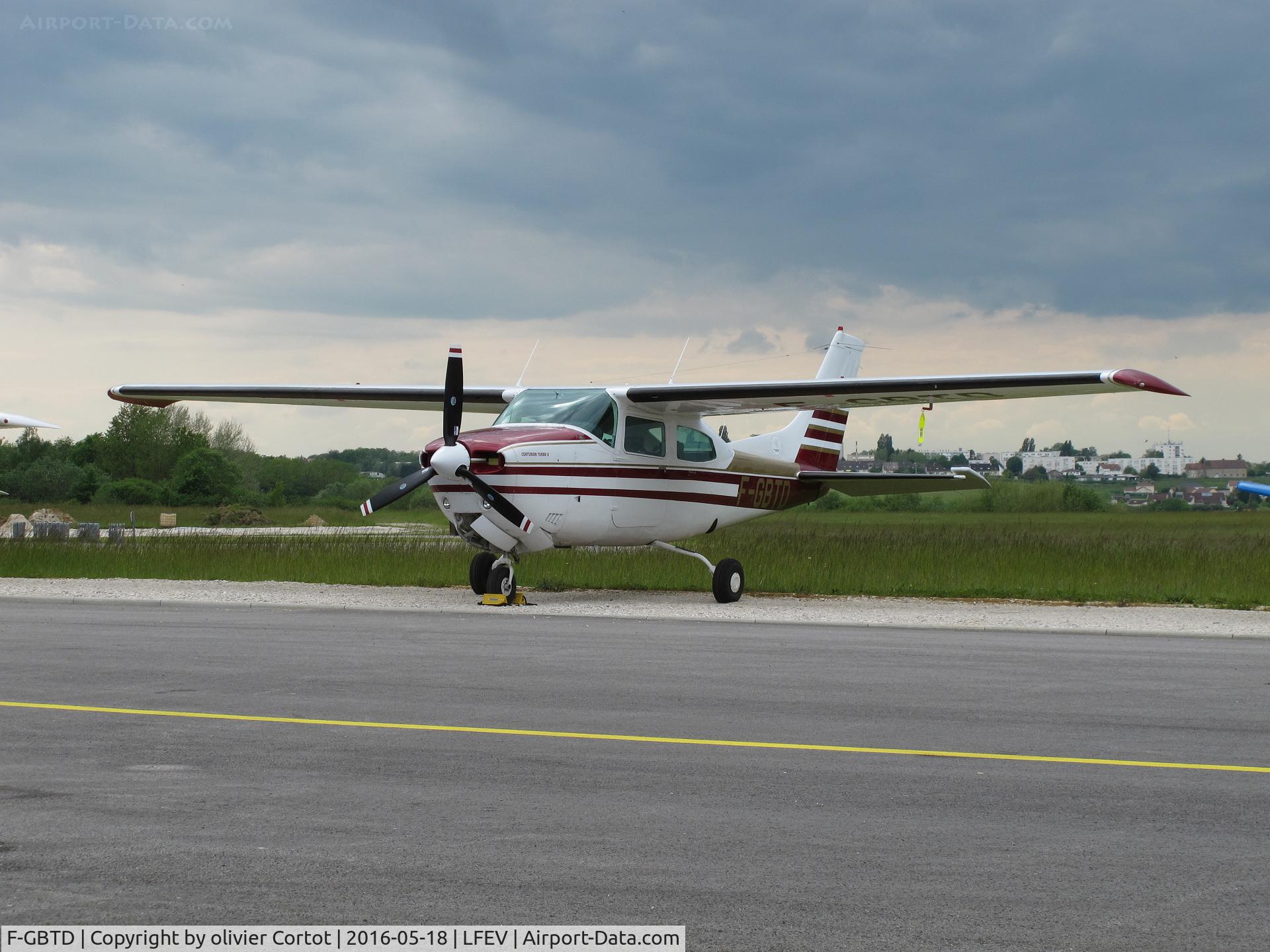 F-GBTD, Cessna T210N Turbo Centurion C/N 21063179, maintenance at Gray airport