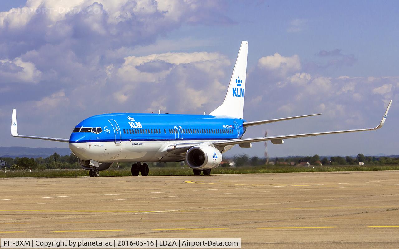 PH-BXM, 2000 Boeing 737-8K2 C/N 30355, Taxi to the parking stand