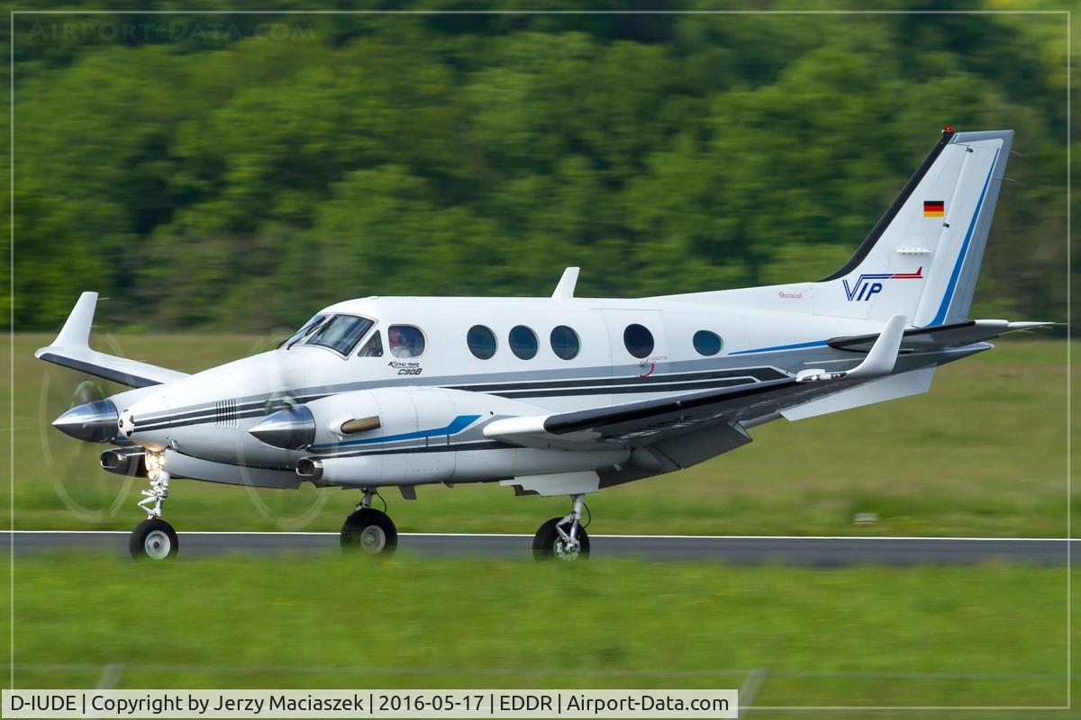 D-IUDE, Beech C90B King Air C/N LJ-1323, Beech C90B King Air