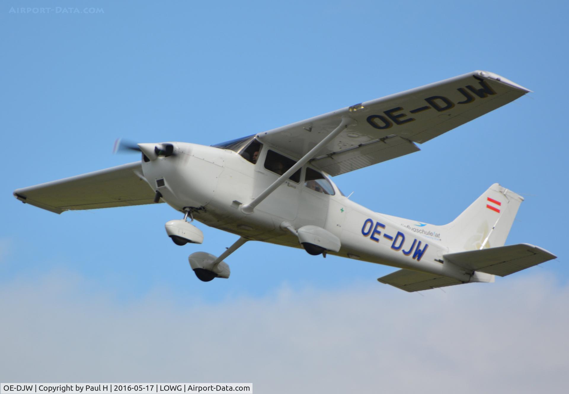 OE-DJW, 2007 Cessna 172R C/N 17281517, Taking of from LOWG
