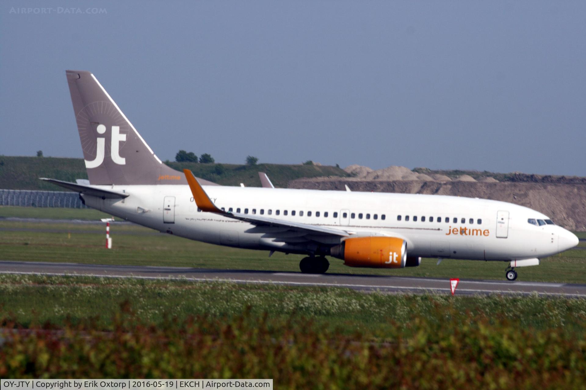 OY-JTY, 2001 Boeing 737-7Q8 C/N 30727, OY-JTY taking off rw 22R