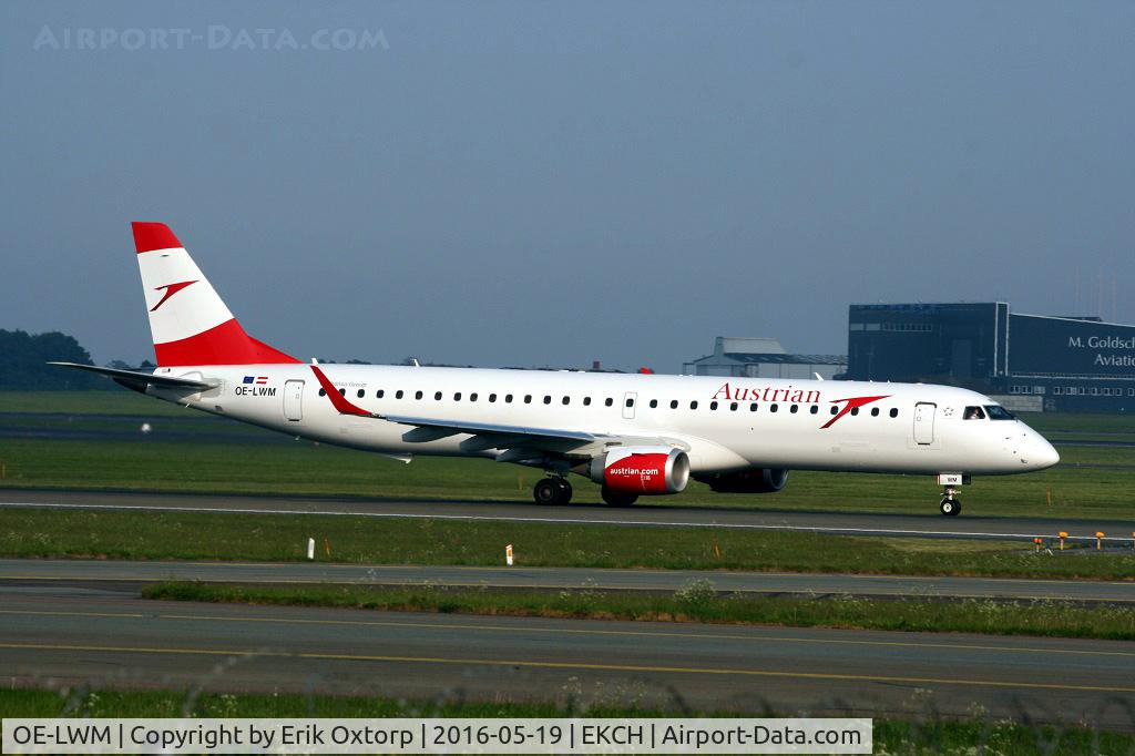 OE-LWM, 2012 Embraer 195LR (ERJ-190-200LR) C/N 19000542, OE-LWM taking off rw 22R