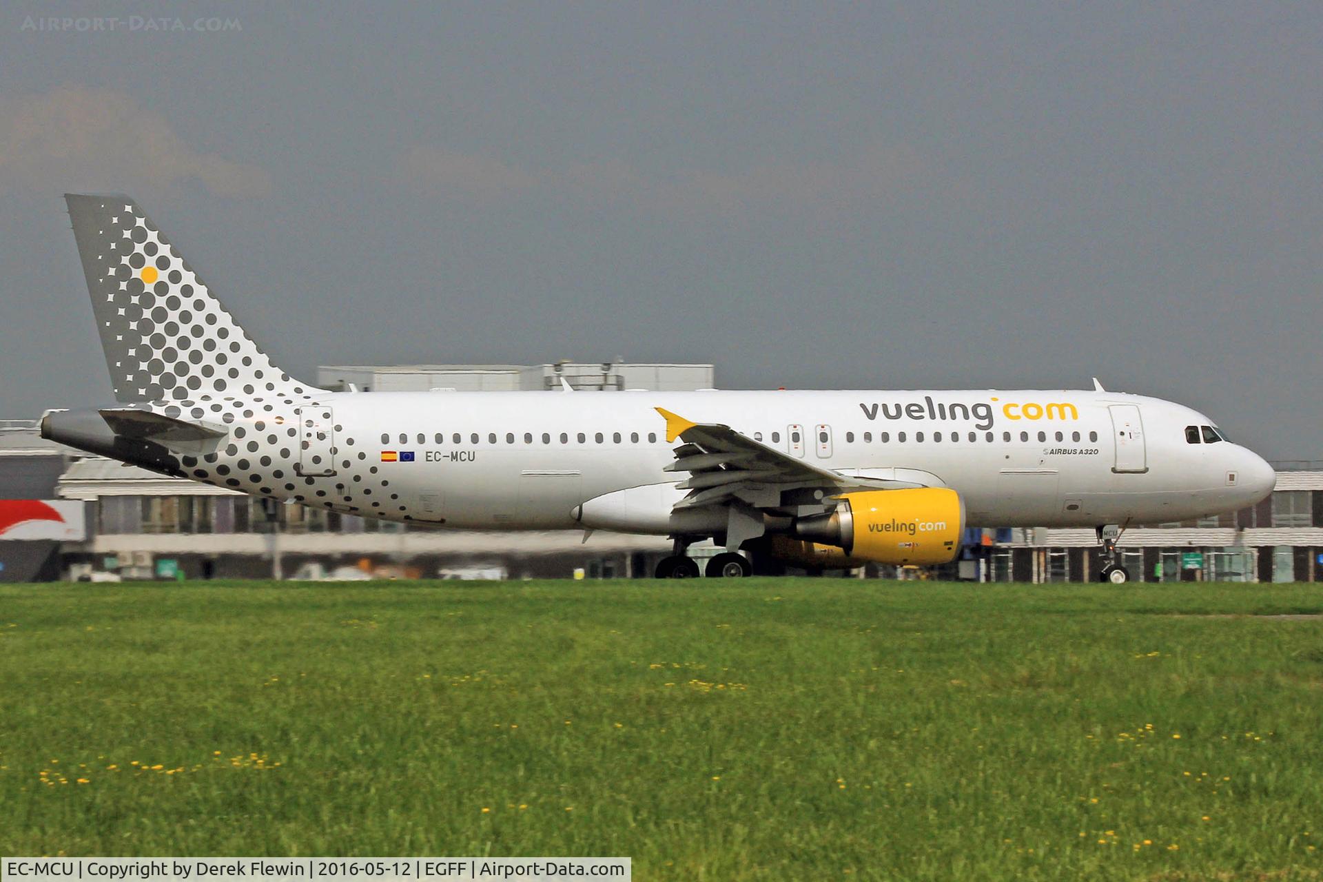 EC-MCU, 2009 Airbus A320-214 C/N 3907, A320-214, callsign Vueling 12YQ, previously D-AVVA, 9K-EAC, EL-ERX, A6-RKB, EI-ERX, departing runway 12 en-route to Alicante.