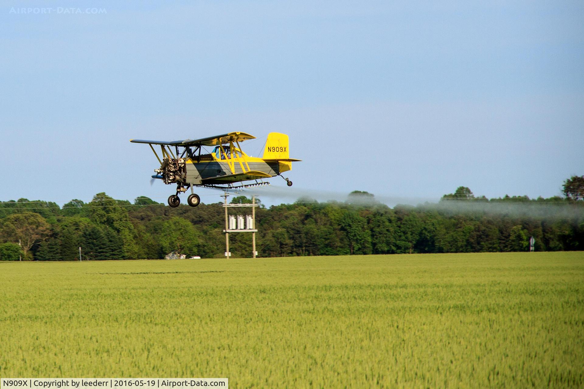N909X, 1968 Grumman G-164A C/N 501, Working a field near Milton, Delaware.