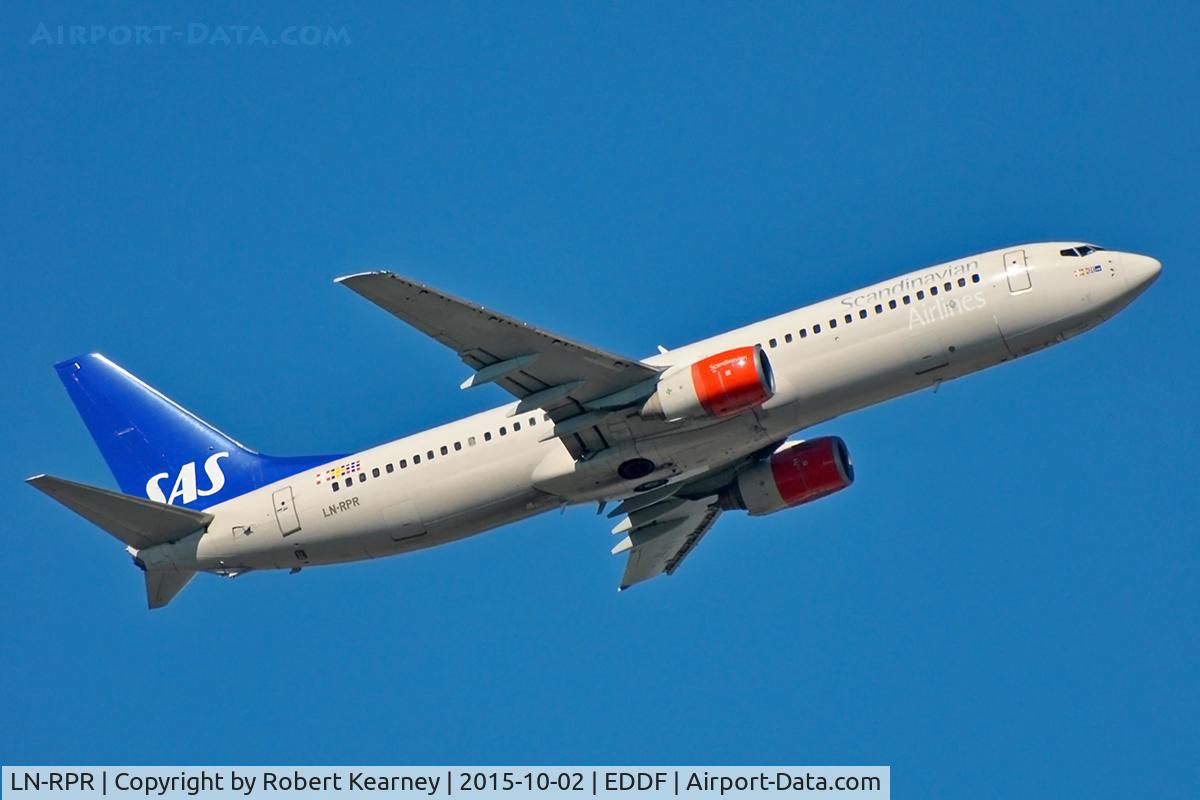 LN-RPR, 2000 Boeing 737-883 C/N 30468, Climbing out of EDDF