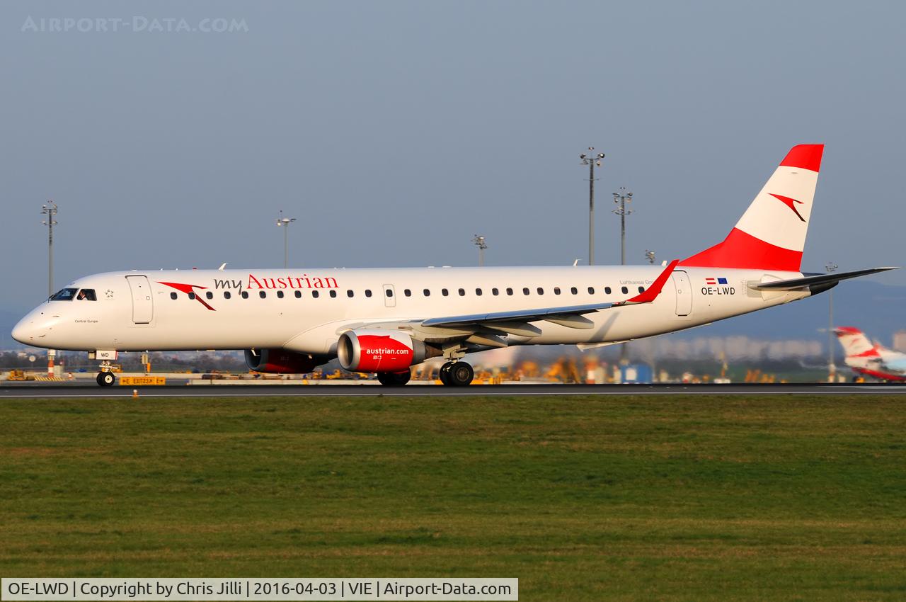 OE-LWD, 2011 Embraer 195LR (ERJ-190-200LR) C/N 19000411, Austrian Airlines