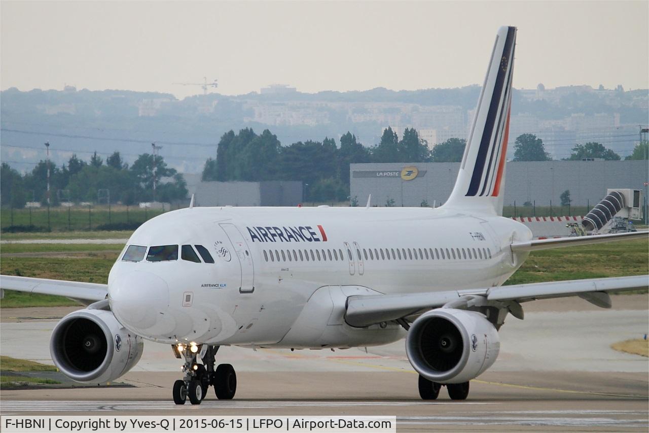 F-HBNI, 2011 Airbus A320-214 C/N 4820, Airbus A320-214, Lining up prior take off rwy 08, Paris-Orly airport (LFPO-ORY)