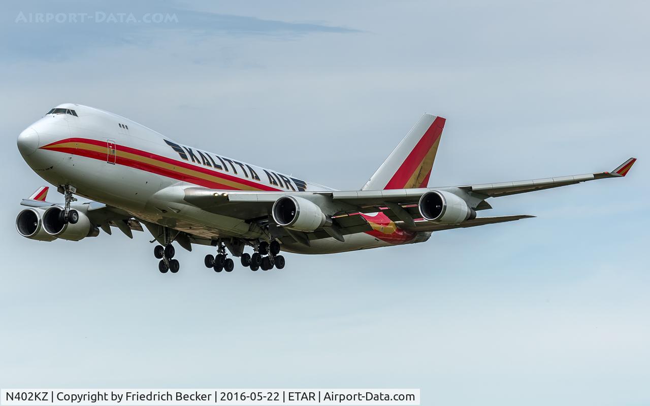 N402KZ, 2005 Boeing 747-481F C/N 34017, on final RW26