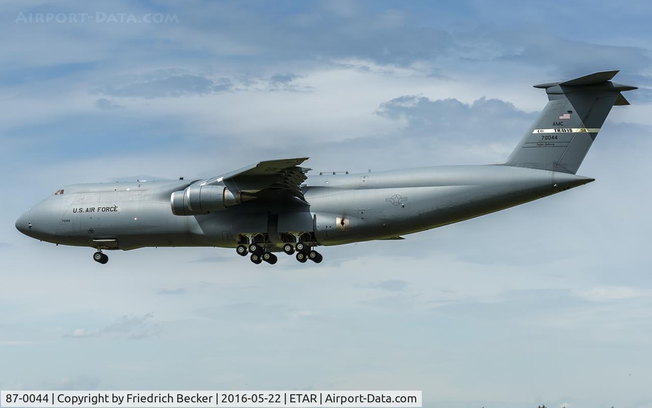 87-0044, 2013 Lockheed C-5M Super Galaxy C/N 500-0130, on final RW26