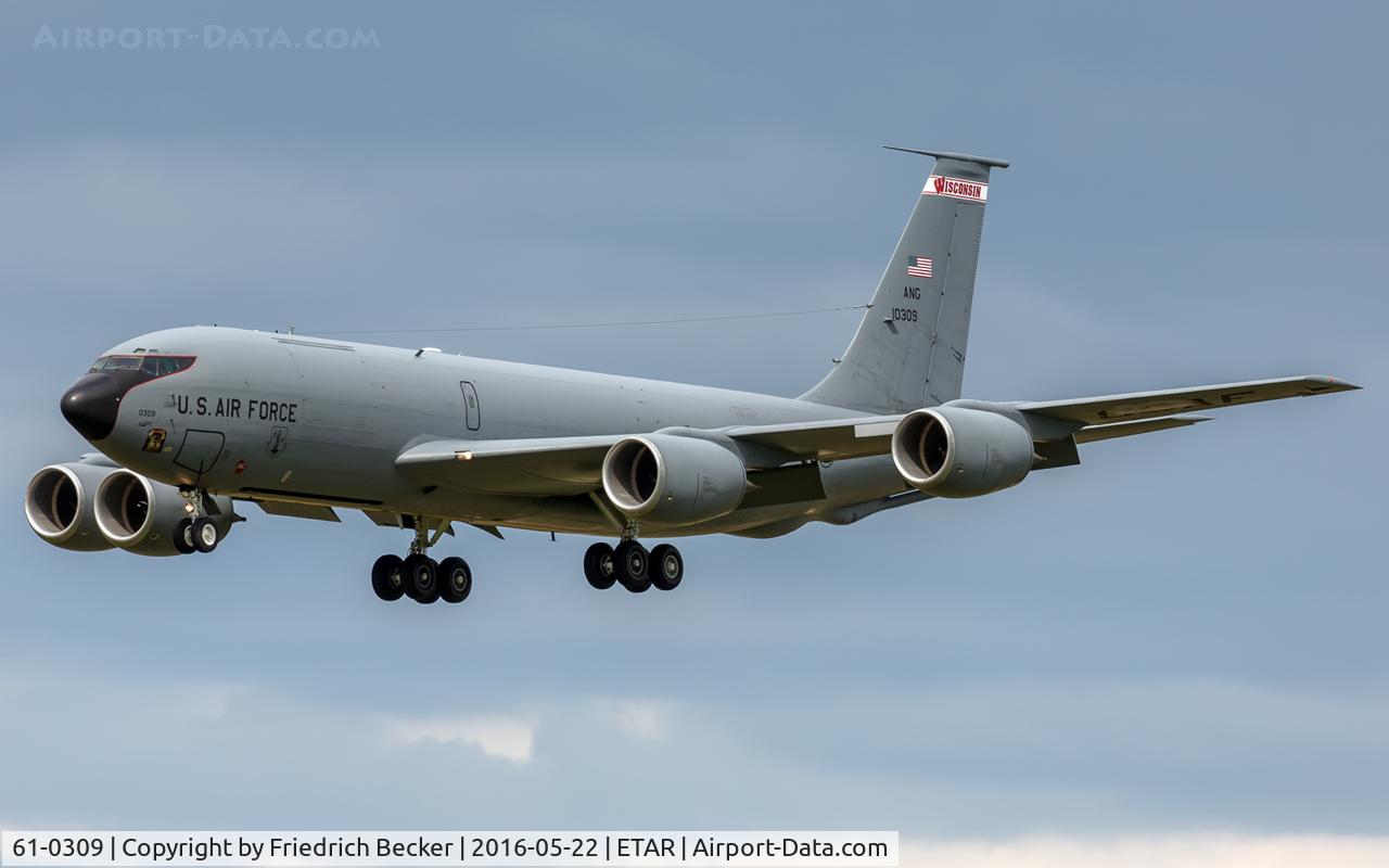 61-0309, 1961 Boeing KC-135R Stratotanker C/N 18216, on final RW26