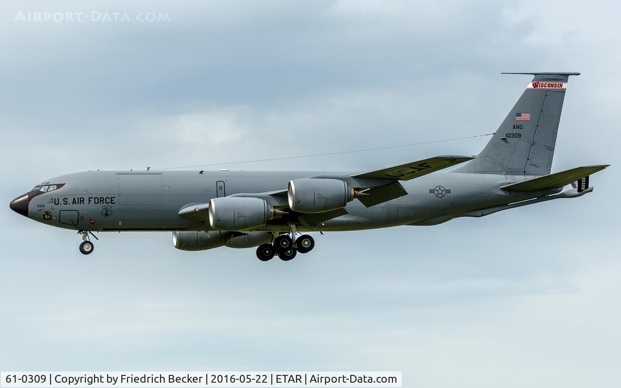 61-0309, 1961 Boeing KC-135R Stratotanker C/N 18216, on final RW26