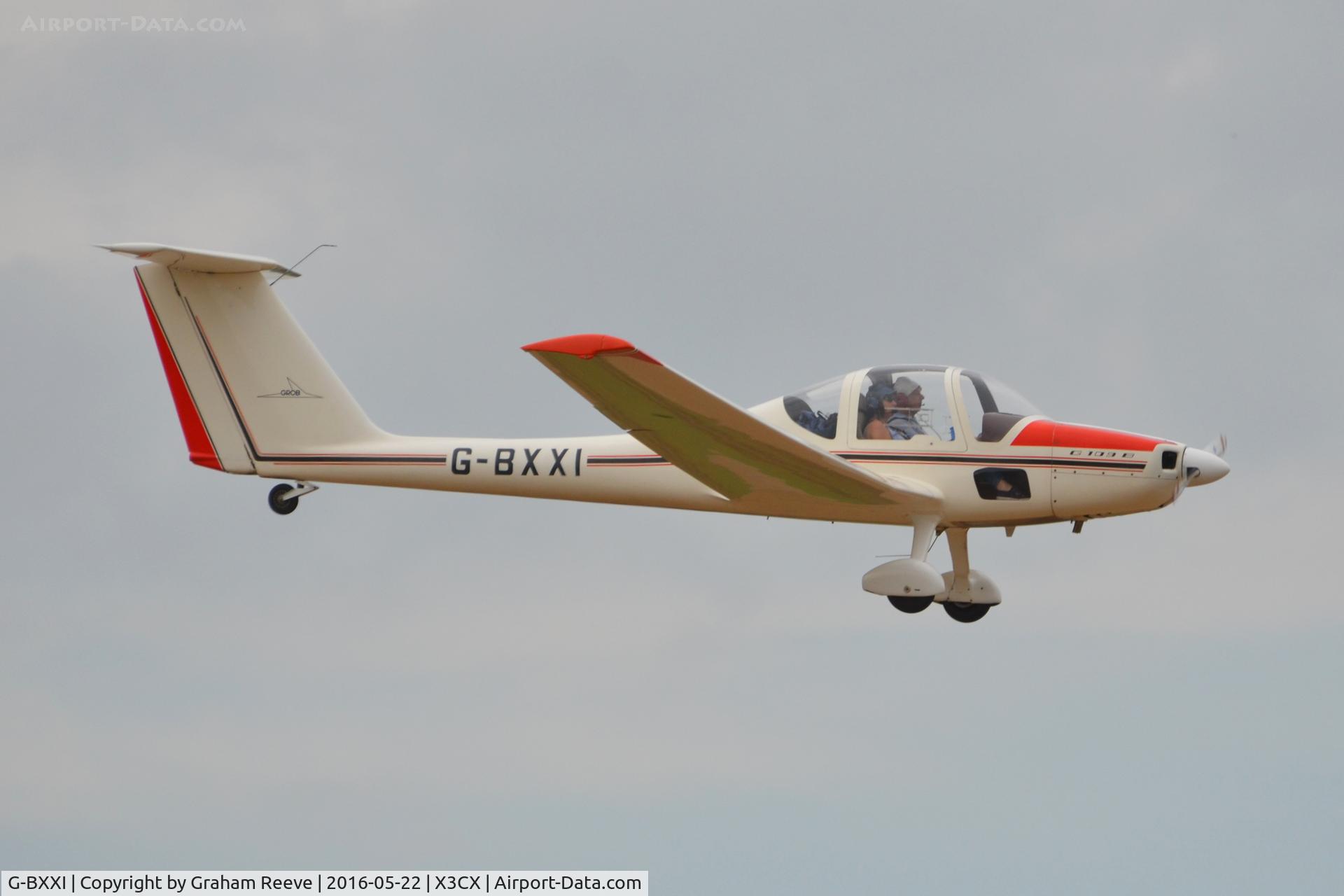 G-BXXI, 1985 Grob G-109B C/N 6400, Landing at Northrepps.