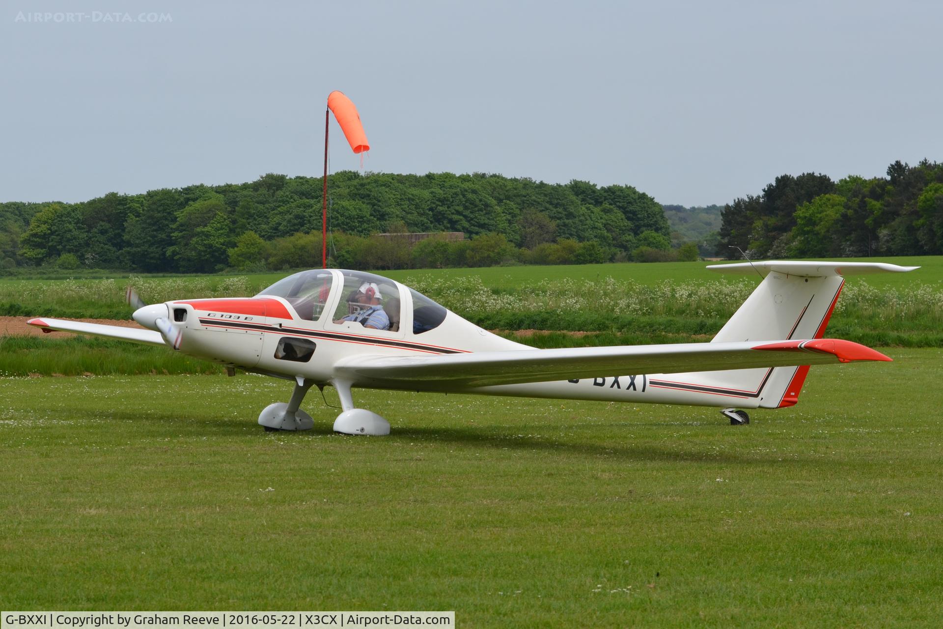 G-BXXI, 1985 Grob G-109B C/N 6400, Just landed at Northrepps.