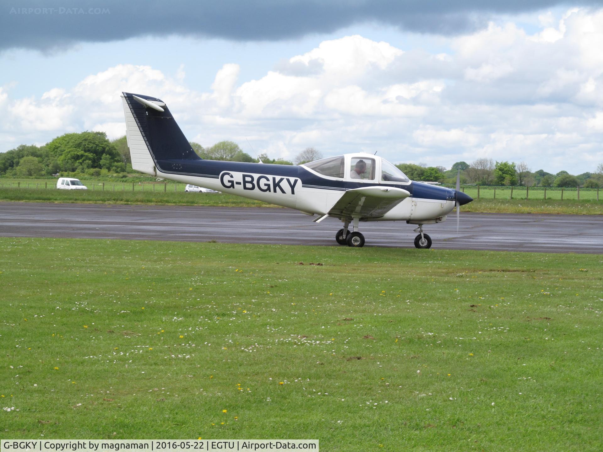 G-BGKY, 1978 Piper PA-38-112 Tomahawk Tomahawk C/N 38-78A0737, taxying to depart