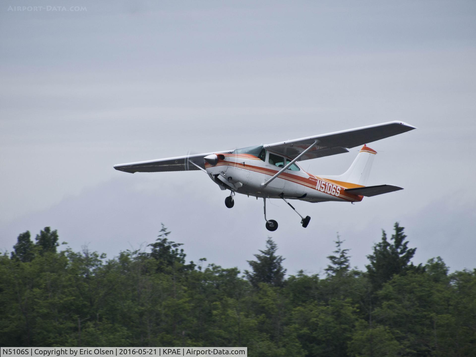 N5106S, Cessna TR182 Turbo Skylane RG C/N R18201505, TR182 just after takeoff