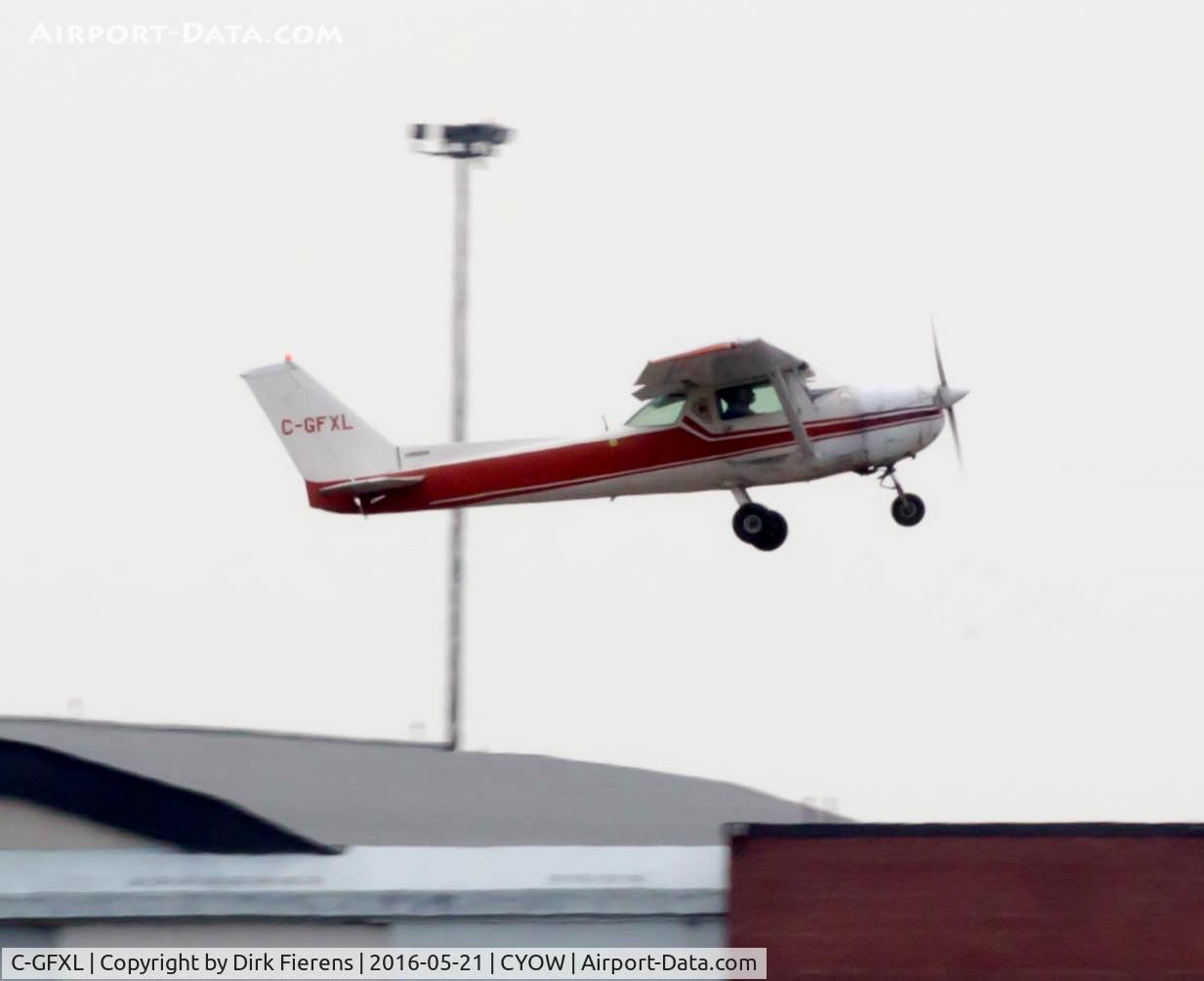 C-GFXL, 1976 Cessna 150M C/N 150-76238, Doing touch and go.