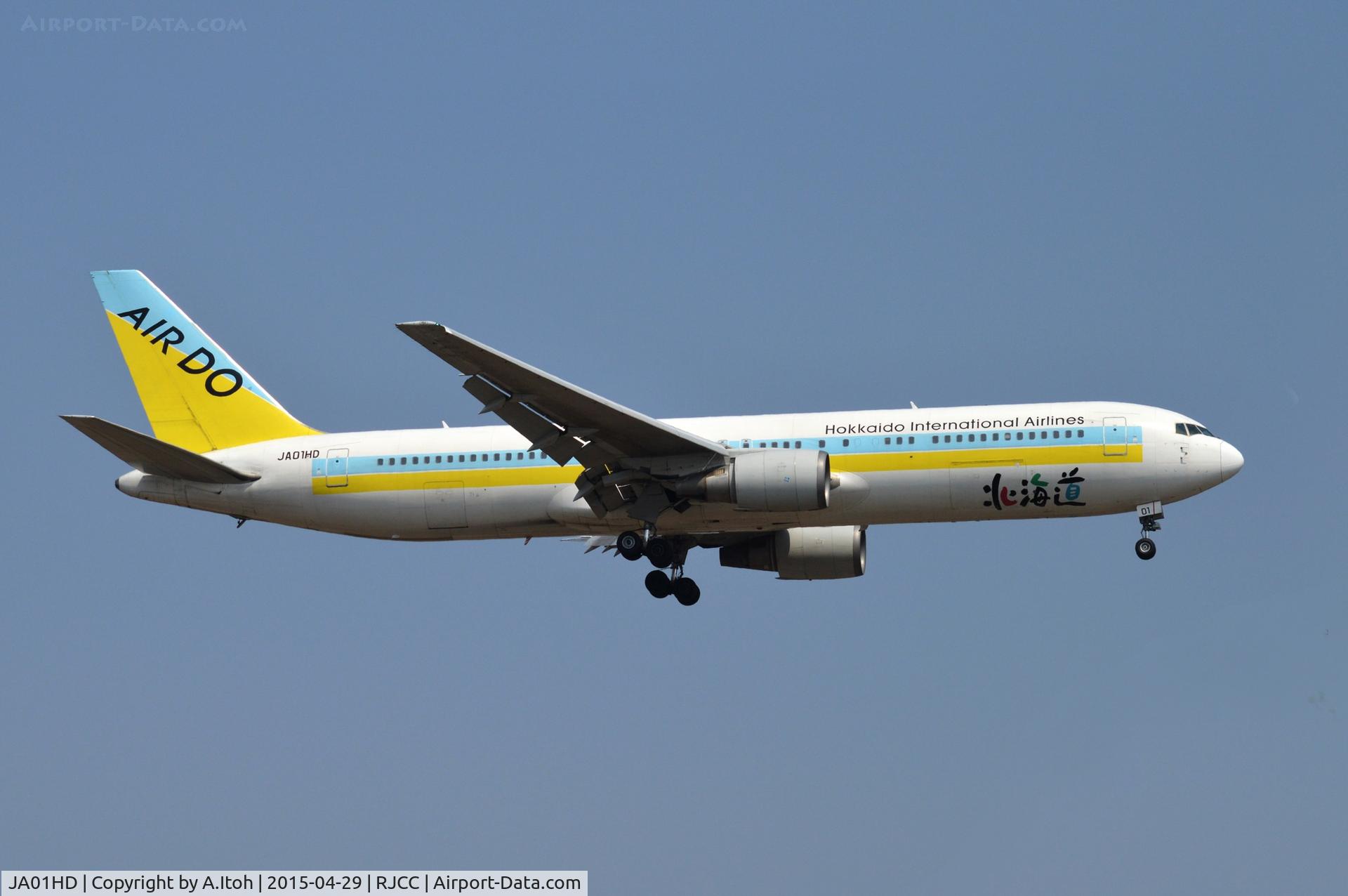 JA01HD, 1998 Boeing 767-33A/ER C/N 28159, final approach rwy 19L