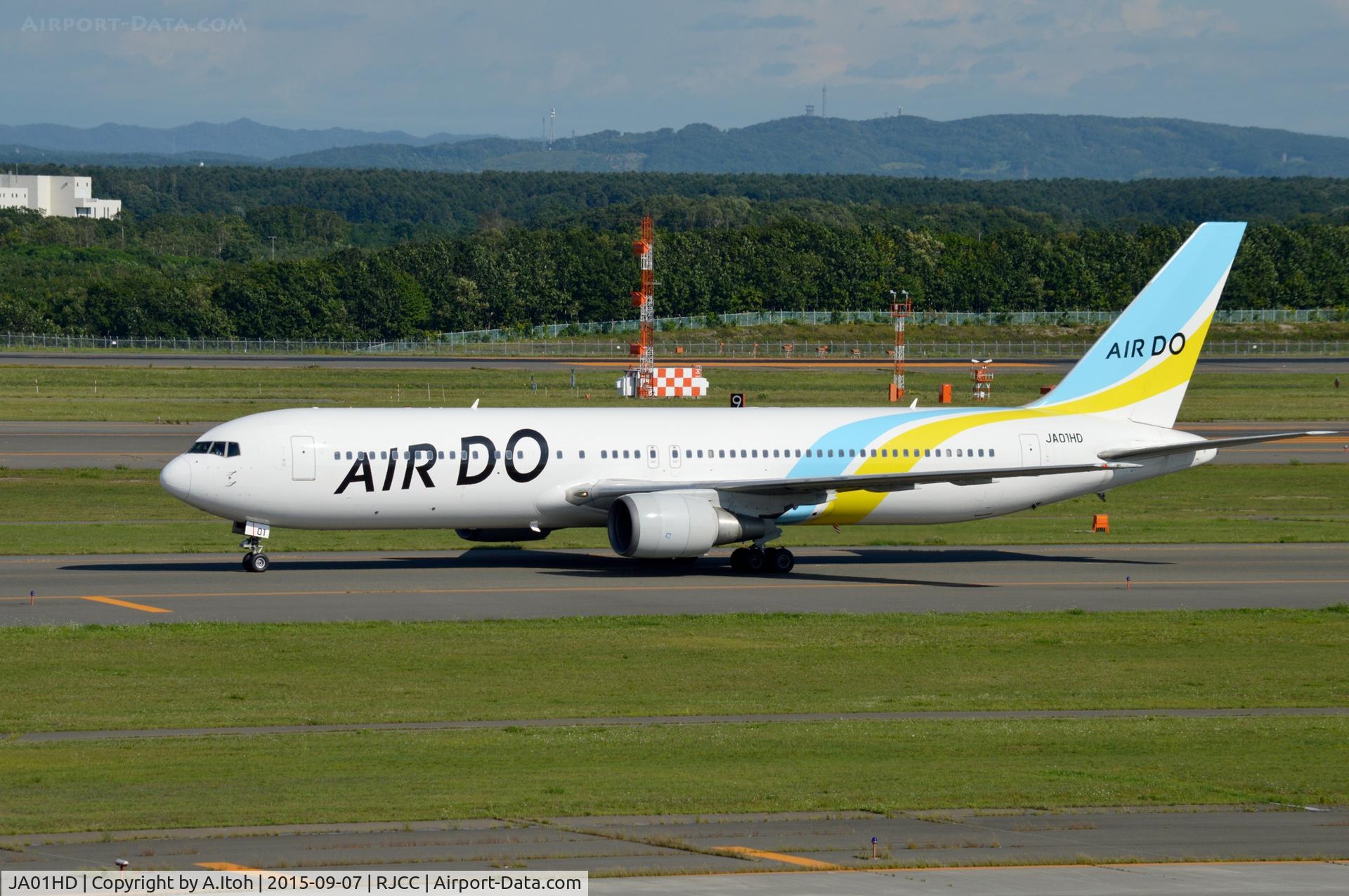 JA01HD, 1998 Boeing 767-33A/ER C/N 28159, at the taxiway