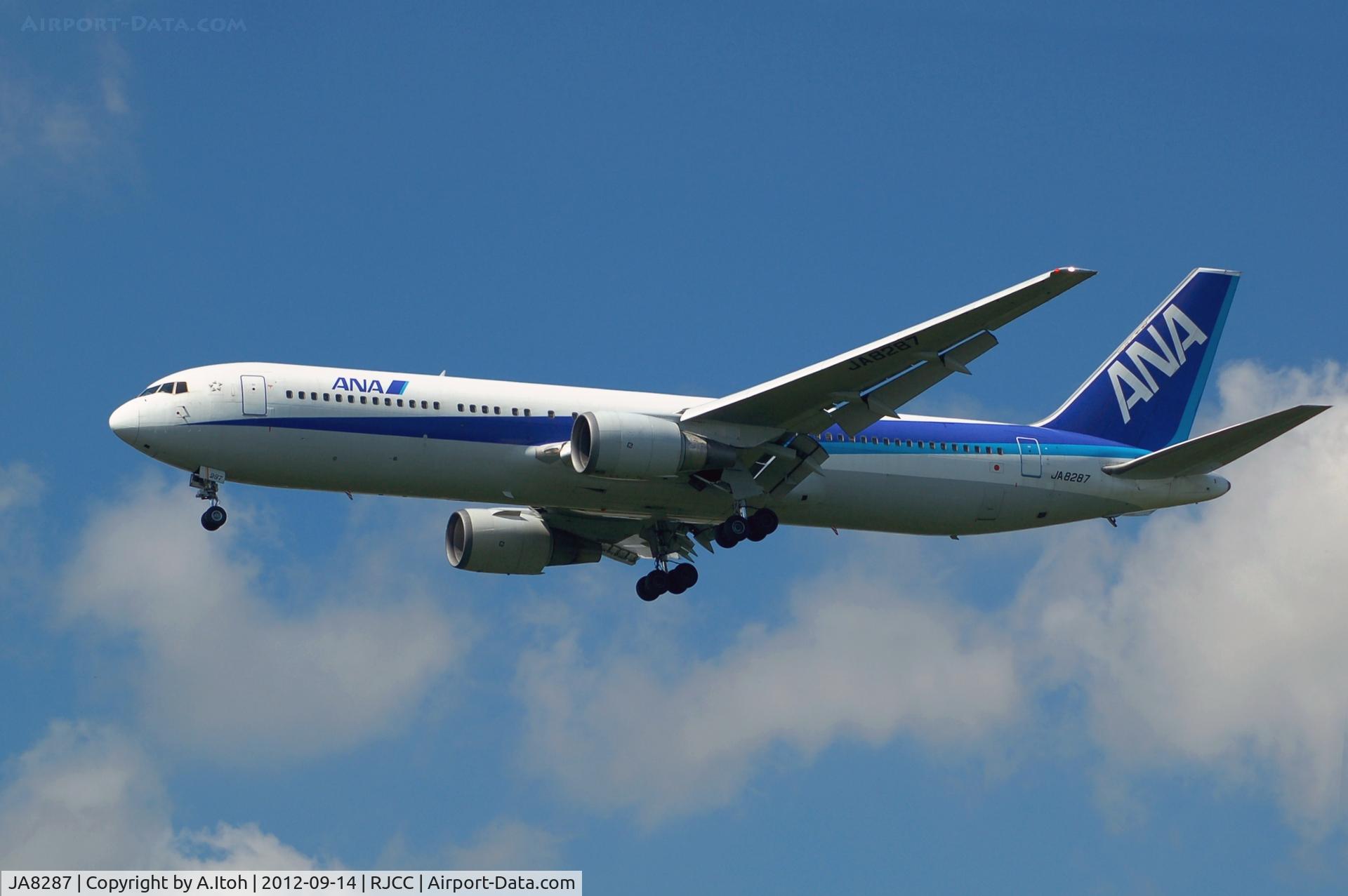 JA8287, 1989 Boeing 767-381 C/N 24351, fainal approach 19L