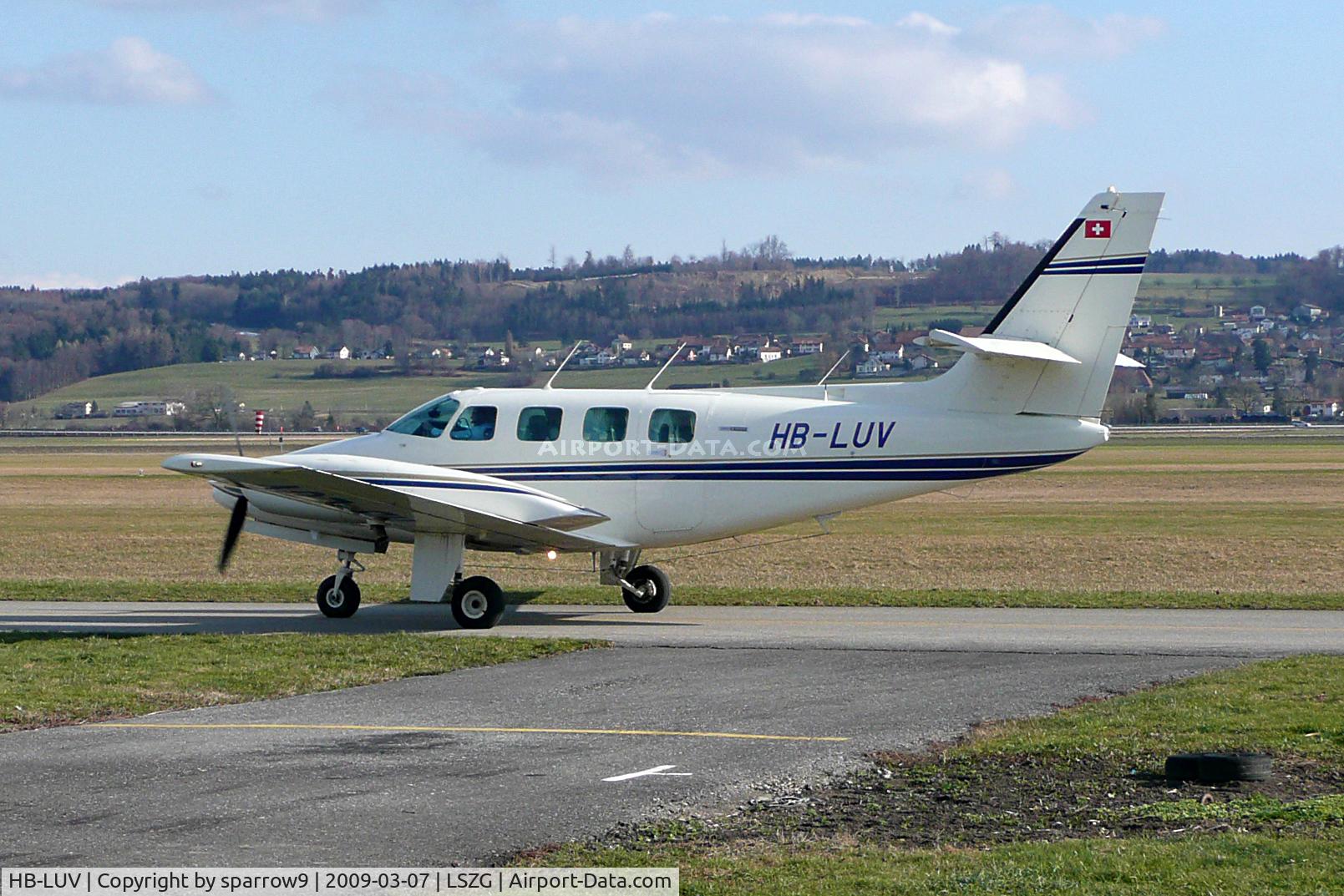 HB-LUV, 1981 Cessna T303 Crusader C/N T30300058, Taxying for take-off
