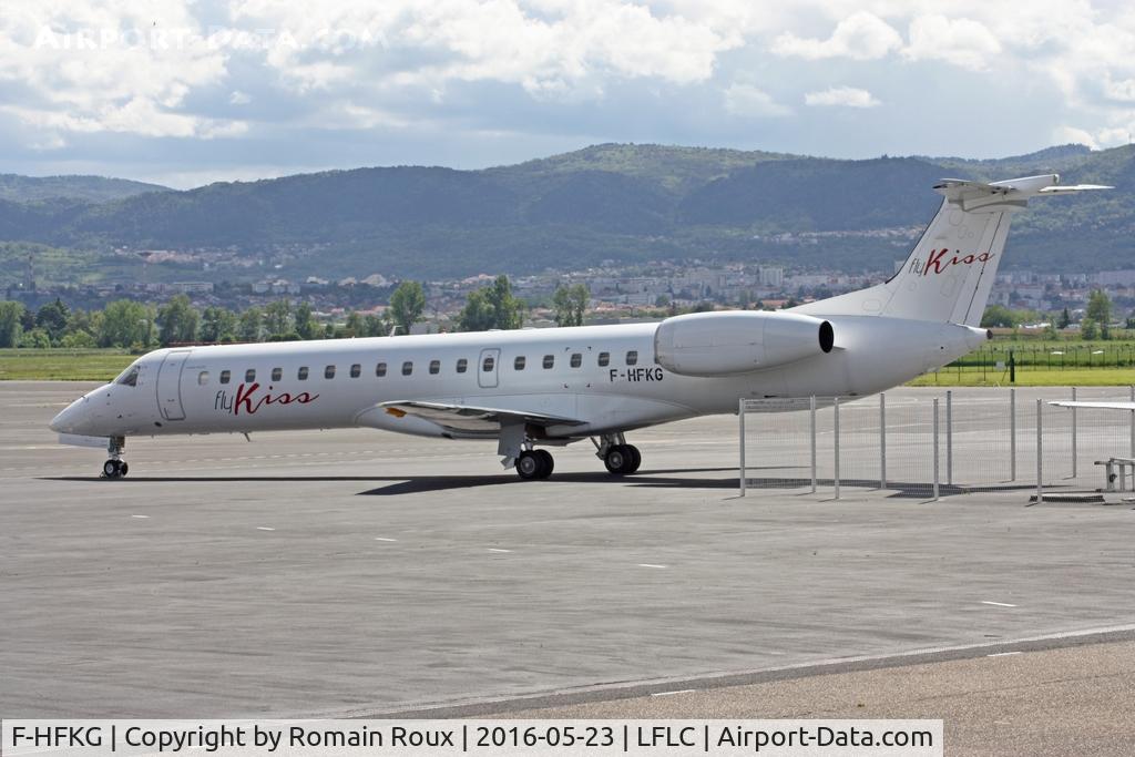 F-HFKG, 2000 Embraer ERJ-145LR (EMB-145LR) C/N 145253, Parked