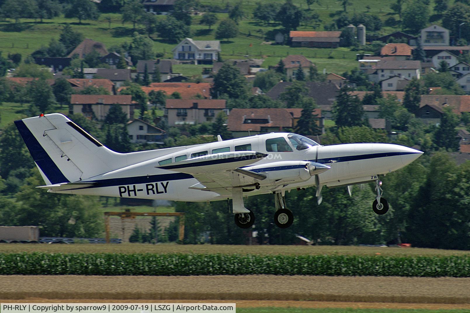 PH-RLY, 1977 Cessna 402B Businessliner C/N 402B1231, Just after lift-off from rwy 25