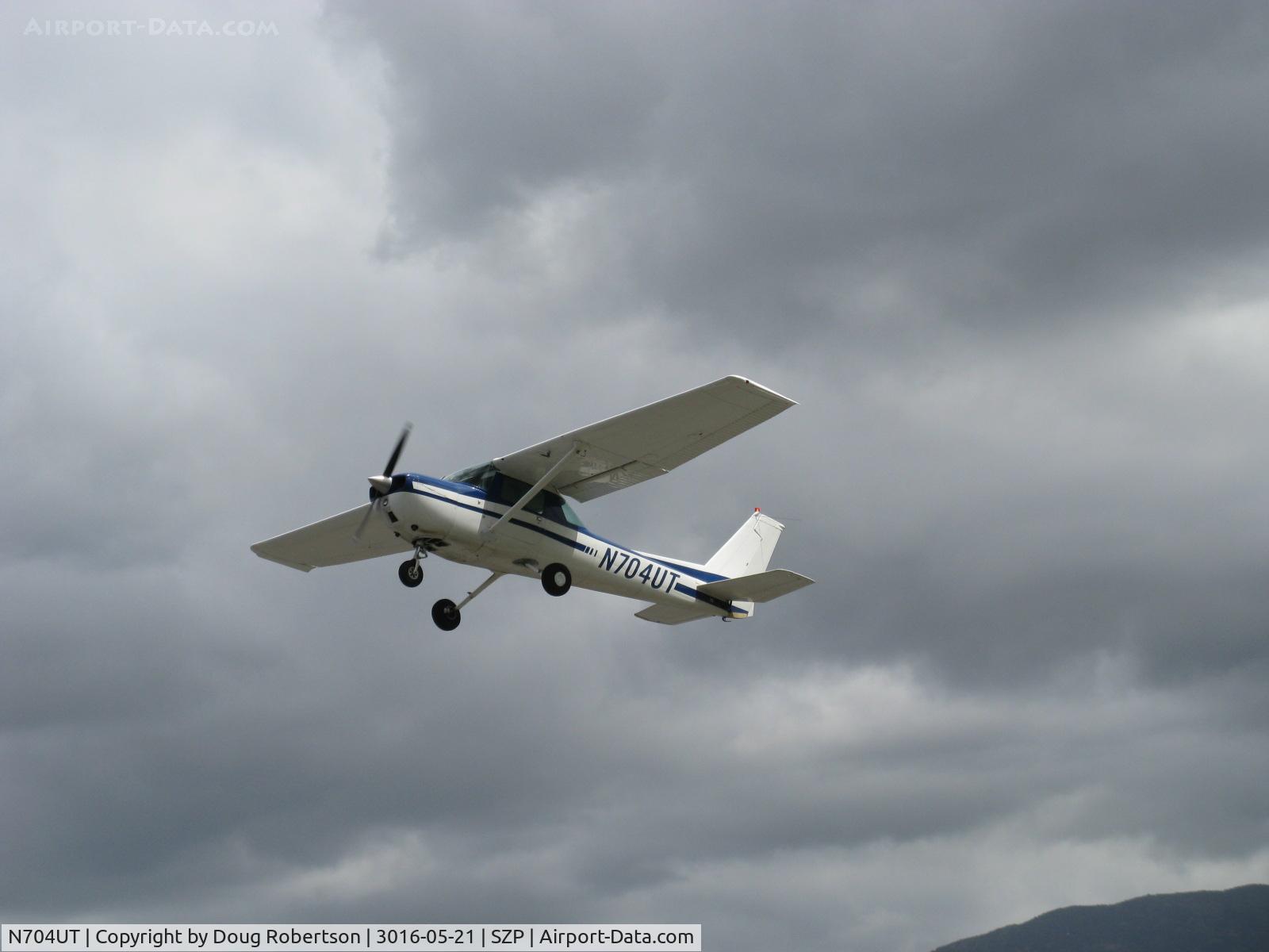 N704UT, 1976 Cessna 150M C/N 15078891, 1976 Cessna 150M, Continental O-200 100 Hp, takeoff climb Rwy 22, doing pattern work today