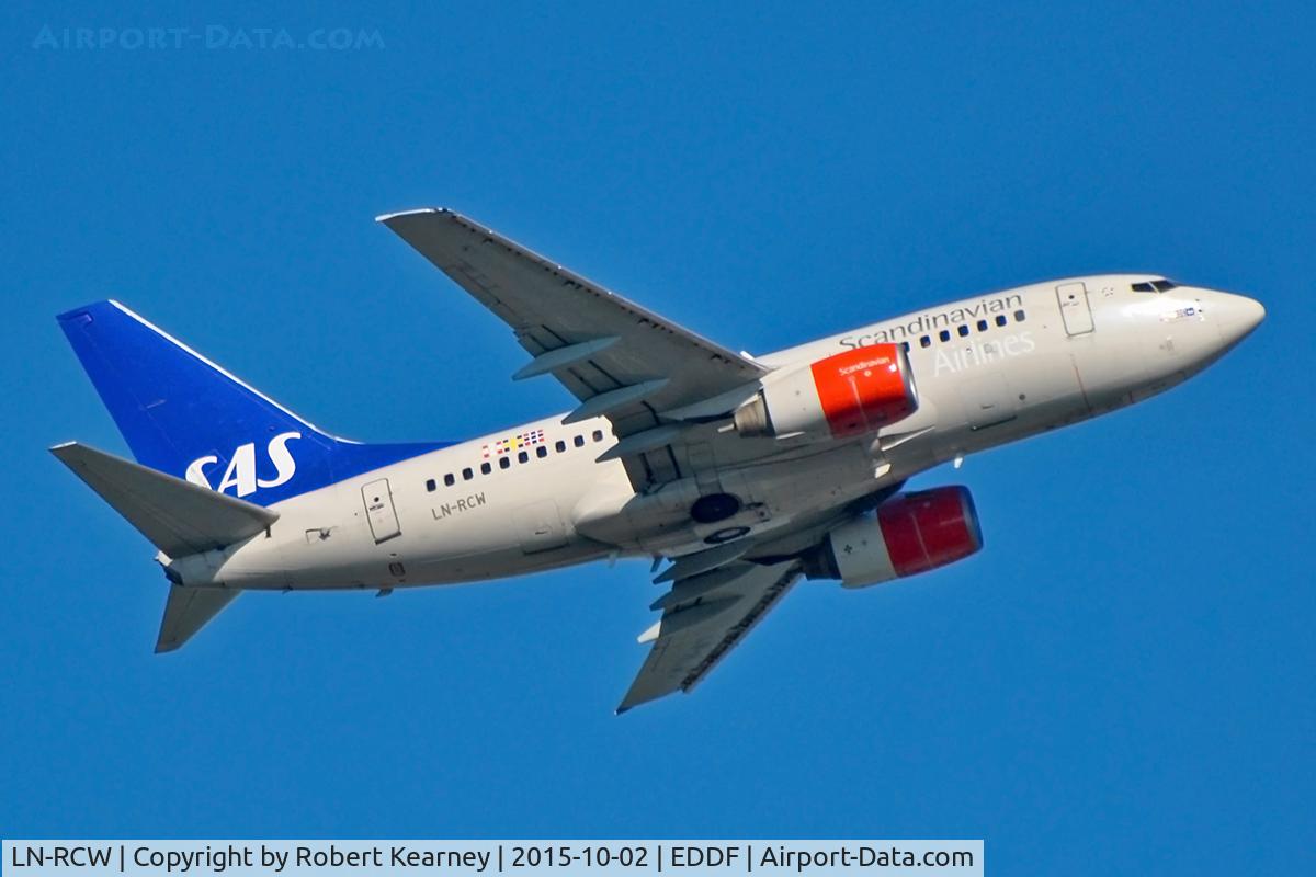 LN-RCW, 1999 Boeing 737-683 C/N 28308, Climbing out of EDDF
