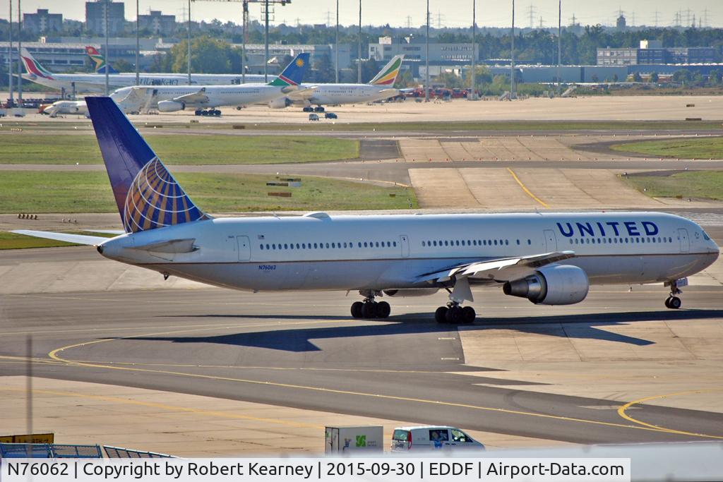 N76062, 2002 Boeing 767-424/ER C/N 29457, Taxiing out for departure