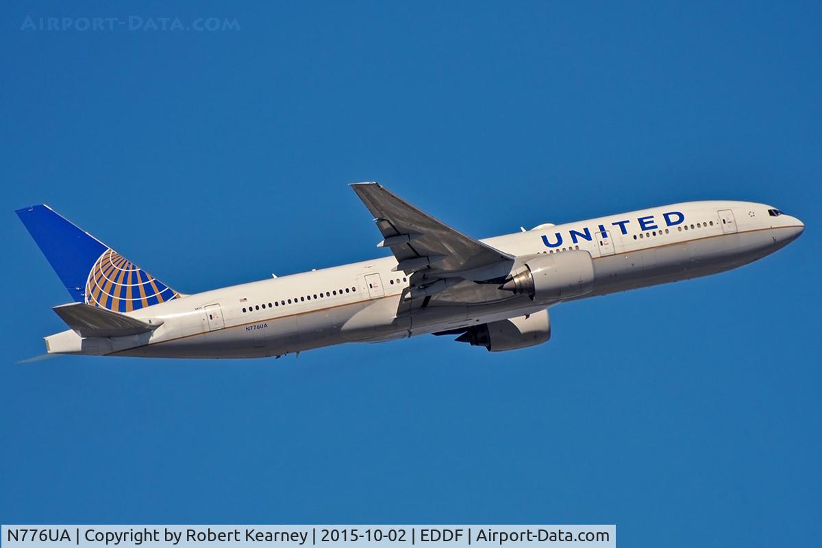 N776UA, 1996 Boeing 777-222 C/N 26937, Climbing out of EDDF