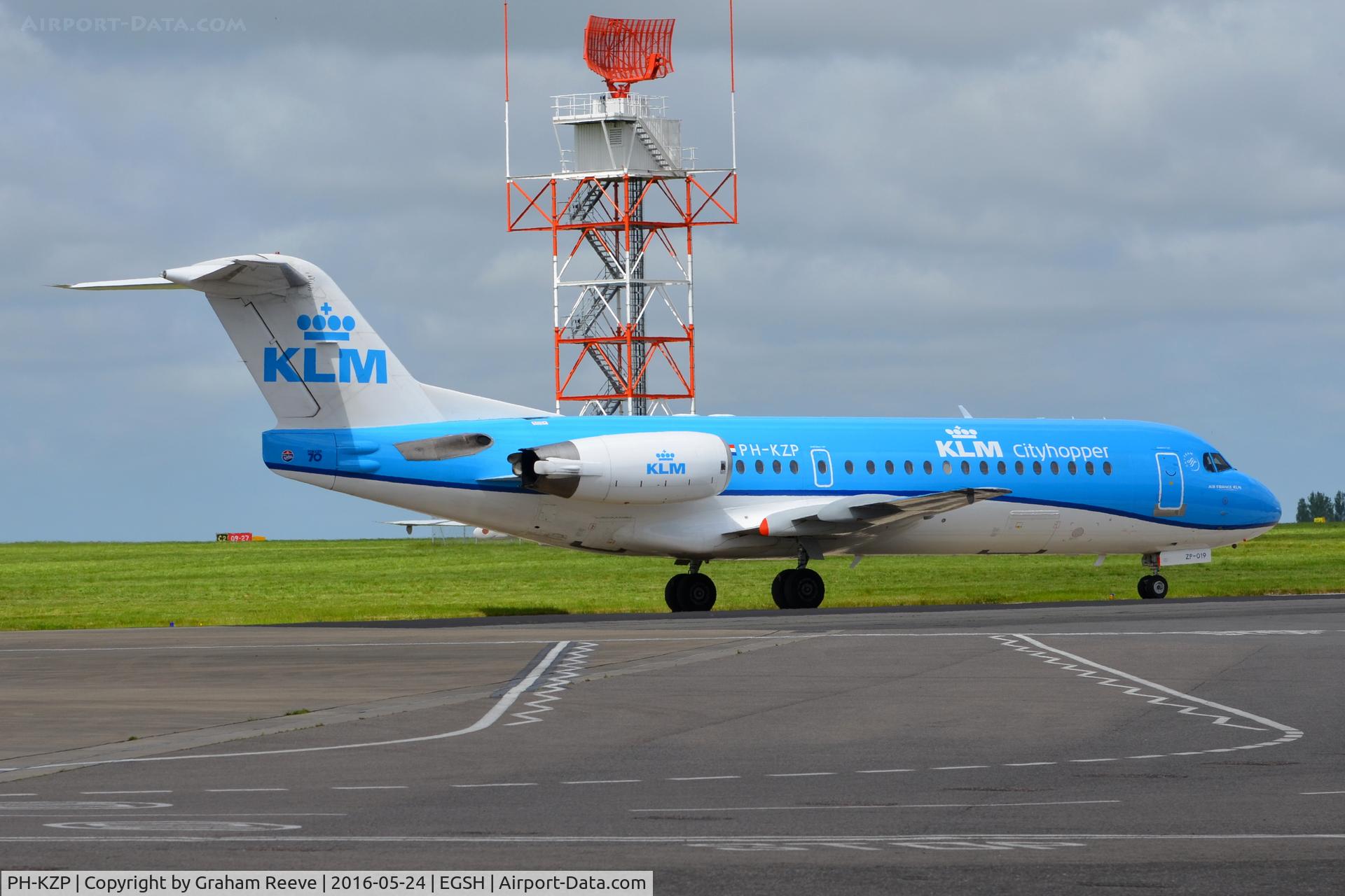 PH-KZP, 1995 Fokker 70 (F-28-0070) C/N 11539, Departing from Norwich.