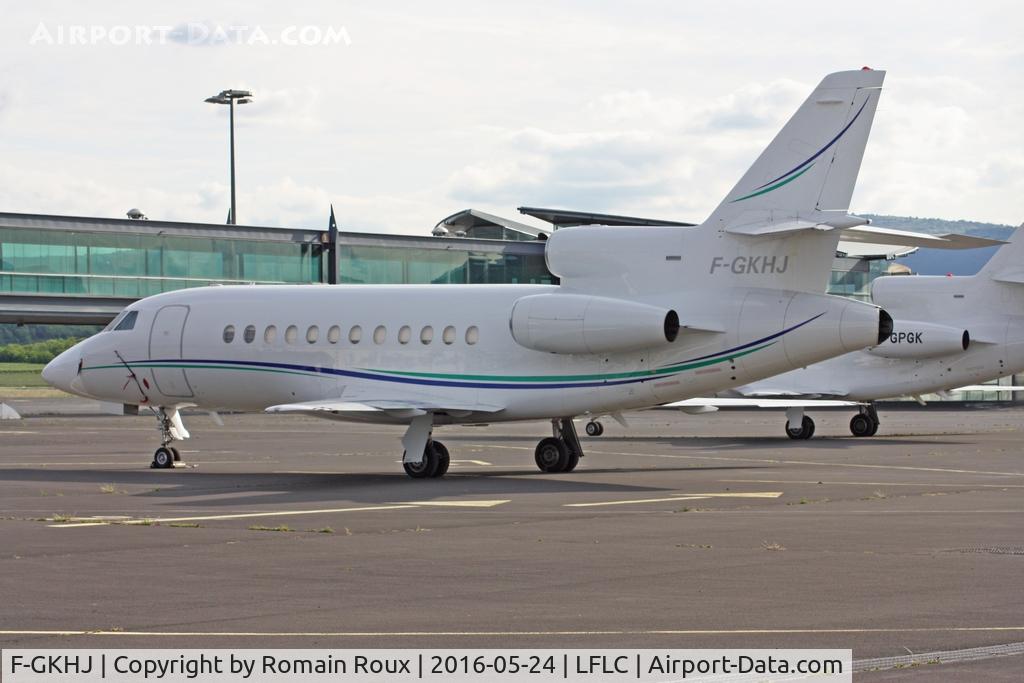 F-GKHJ, 1987 Dassault Falcon 900B C/N 011, Parked